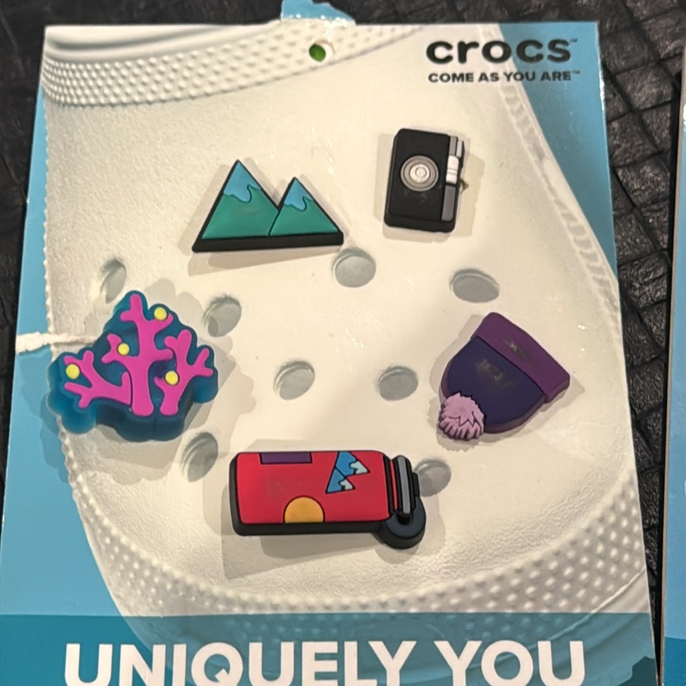 New authentic Crocs jibbits lot of 24 variety display - Picture 7 of 8